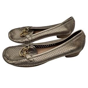 Stuart Weitzman Womens Sz 10 Gold Loafers Leather w/ Gold Toine Chain Flats